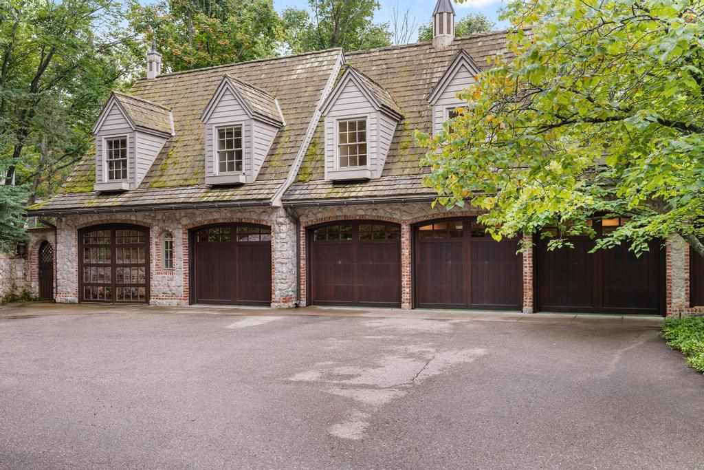 8625 Mount McSauba Road