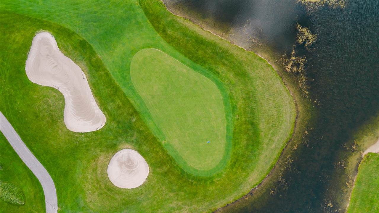 09495 - 15 Summerhouse Drive