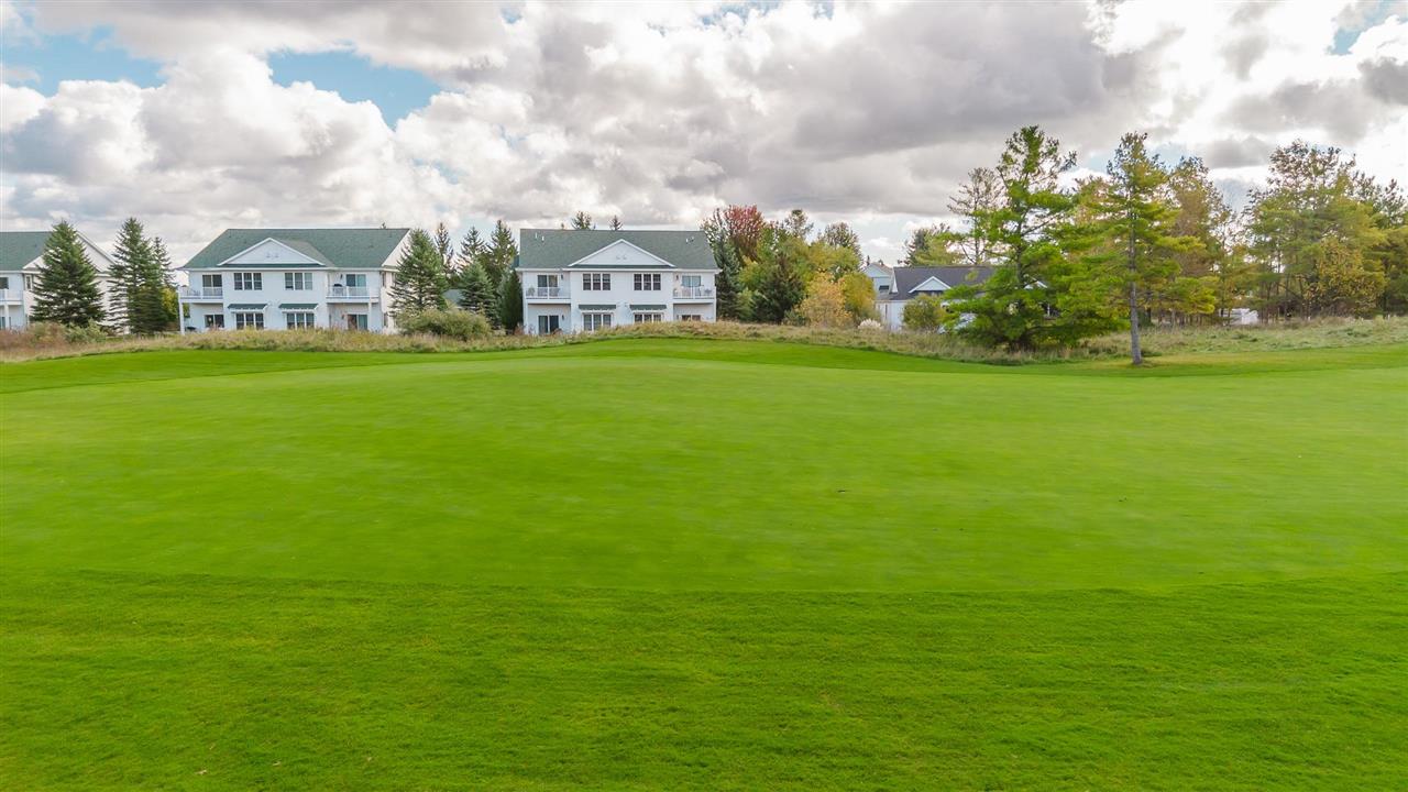 09495 - 15 Summerhouse Drive