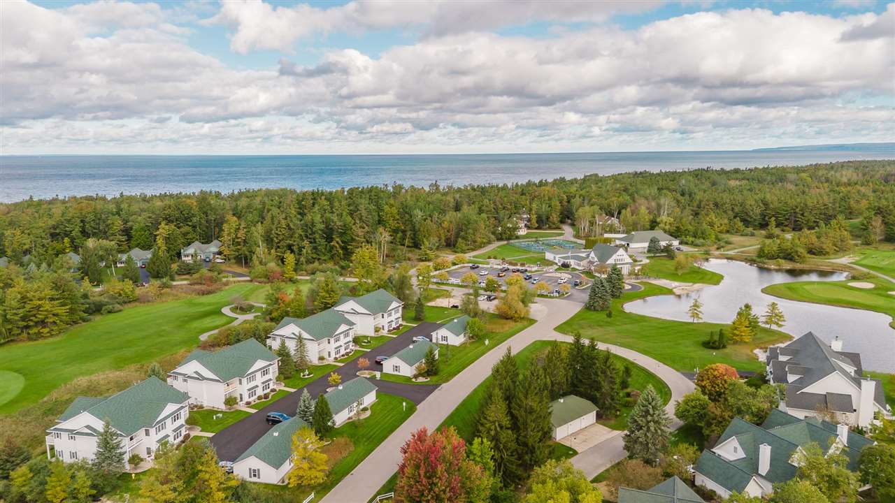 09495 - 15 Summerhouse Drive