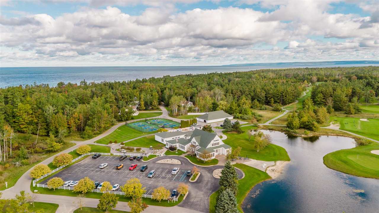 09495 - 15 Summerhouse Drive