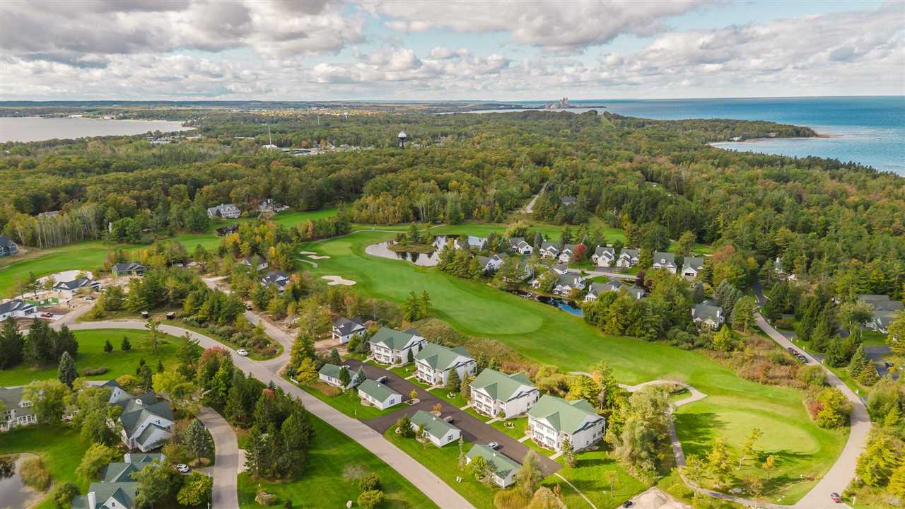 09495 - 15 Summerhouse Drive