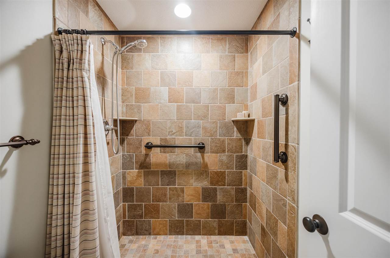 09495 - 15 Summerhouse Drive