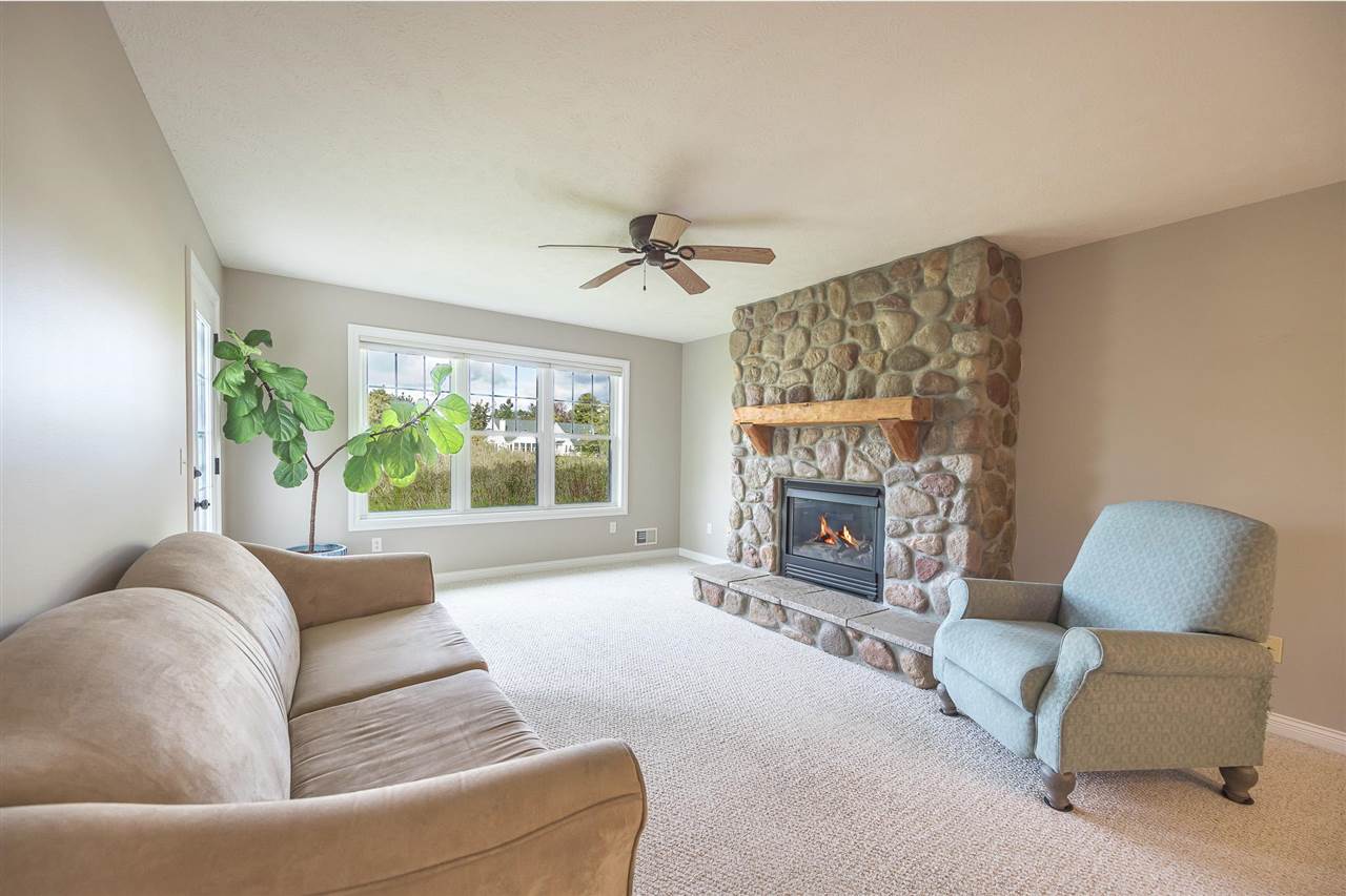 09495 - 15 Summerhouse Drive