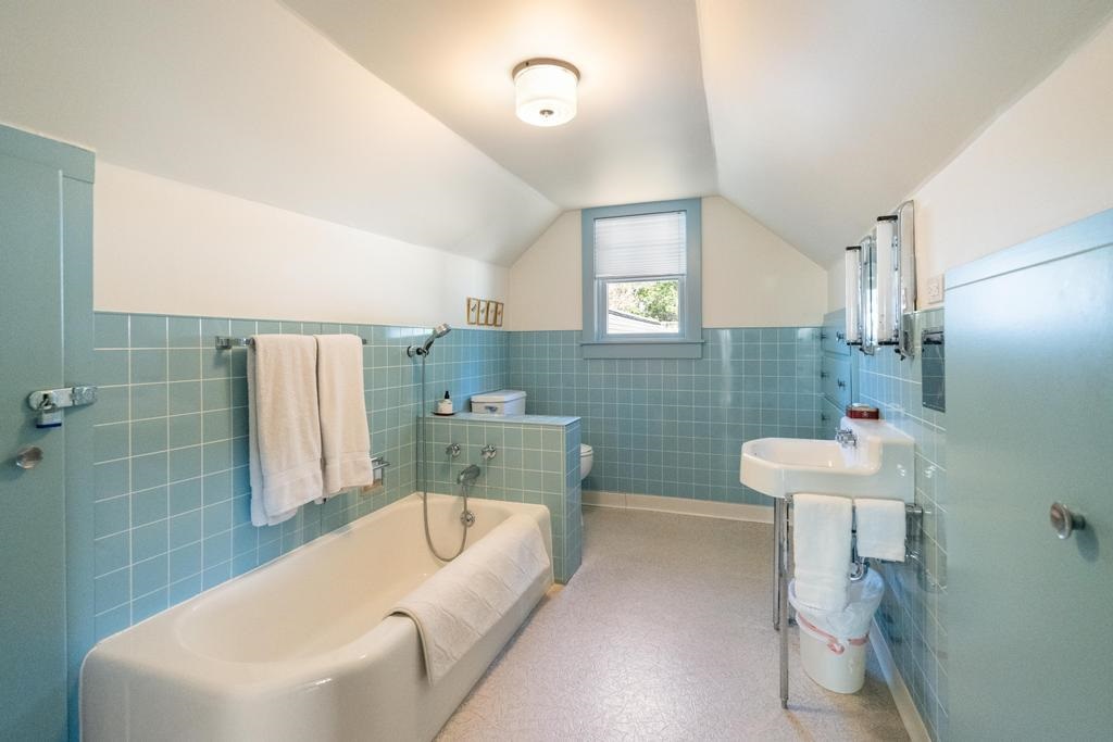 150 W Bluff Drive