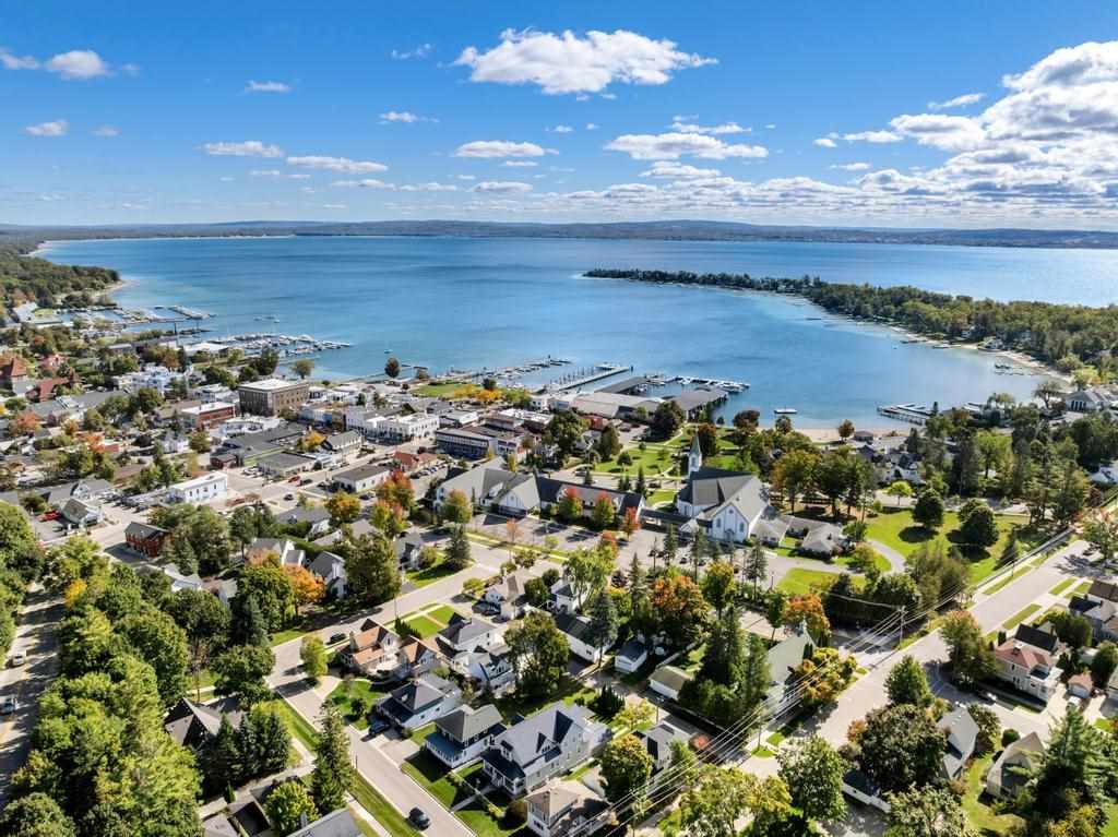 150 W Bluff Drive