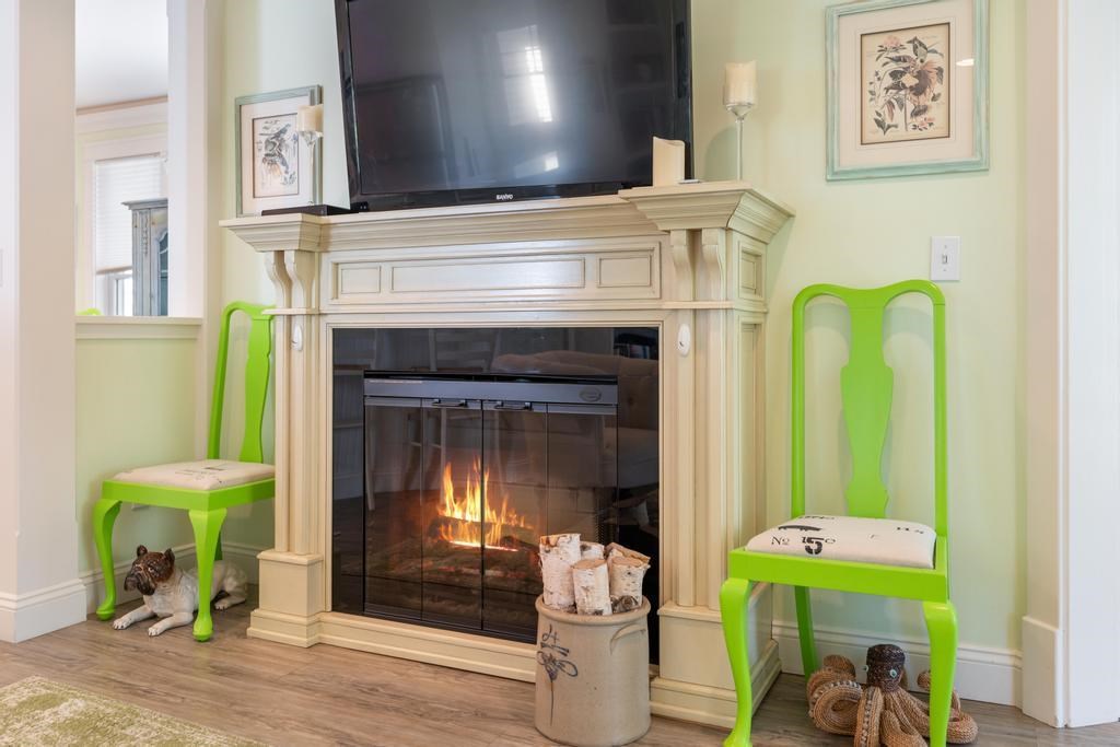 150 W Bluff Drive