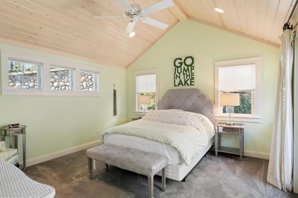 150 W Bluff Drive