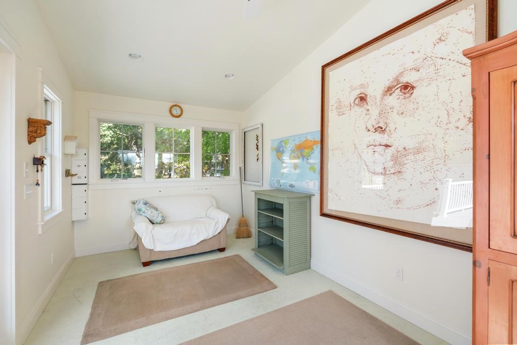 150 W Bluff Drive