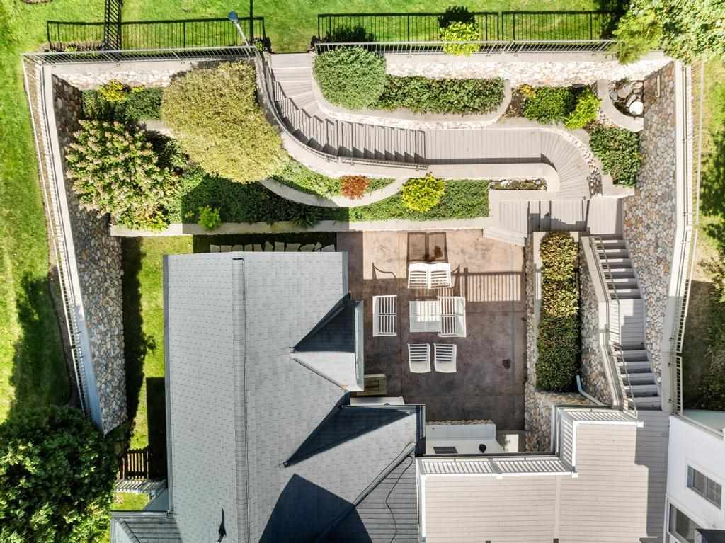 150 W Bluff Drive