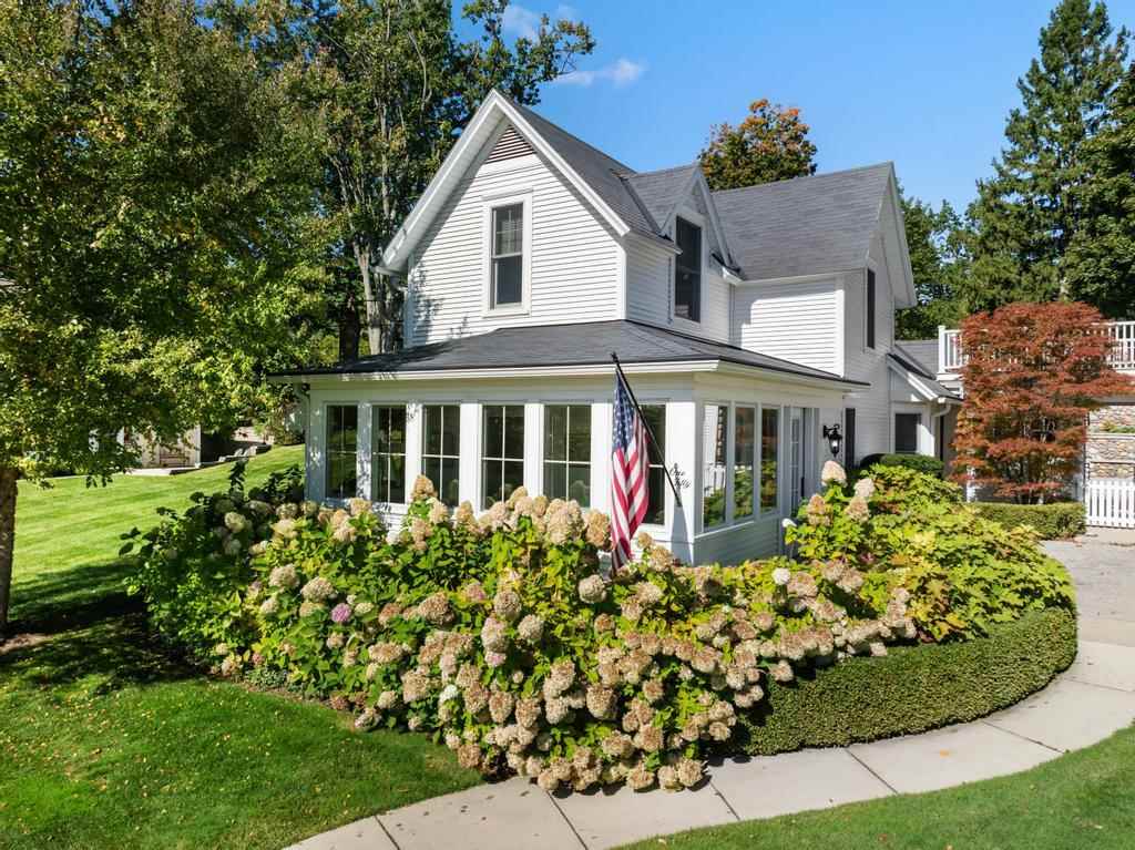 150 W Bluff Drive