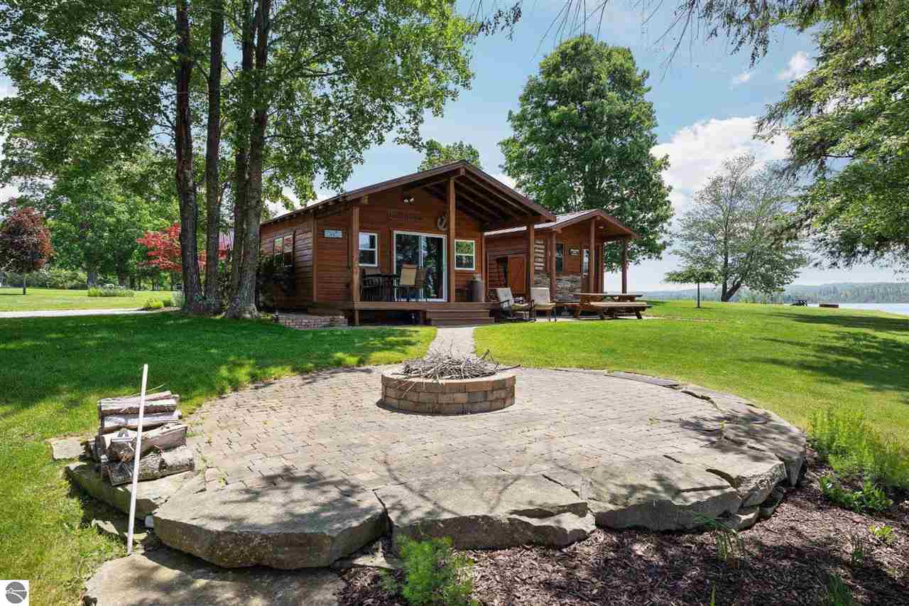 7260 Cottage