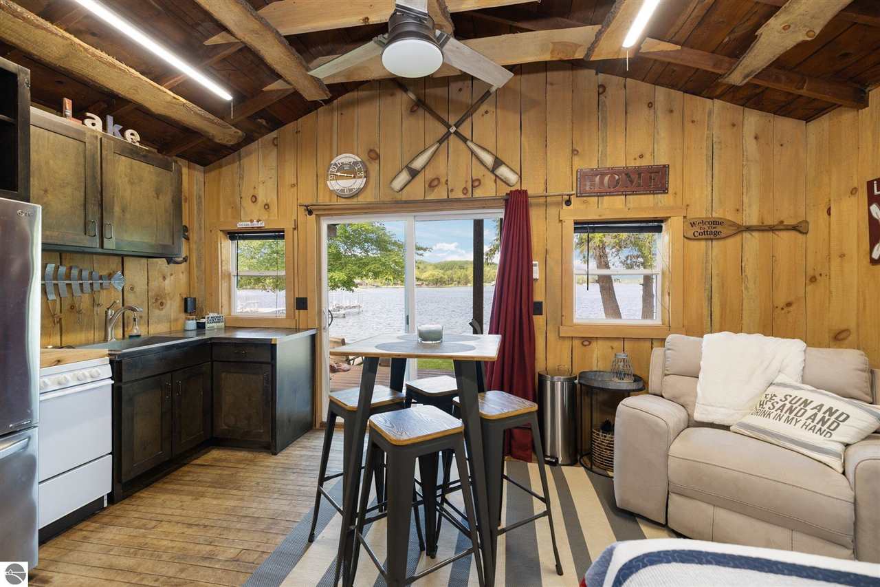 7260 Cottage