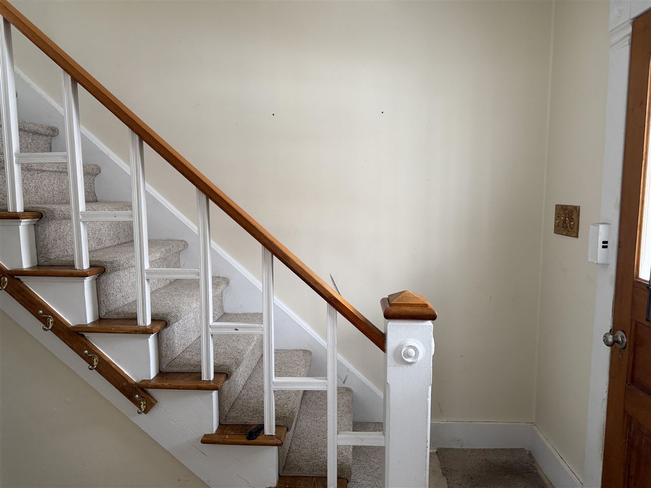 114 E Hurlbut Avenue