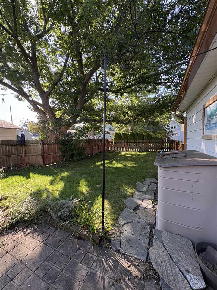 114 E Hurlbut Avenue