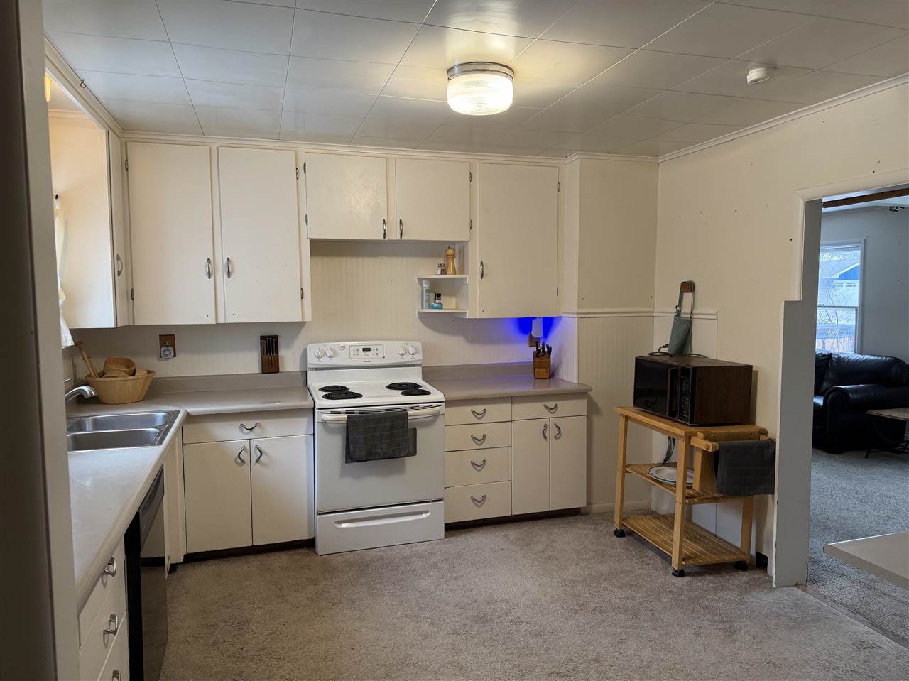 114 E Hurlbut Avenue