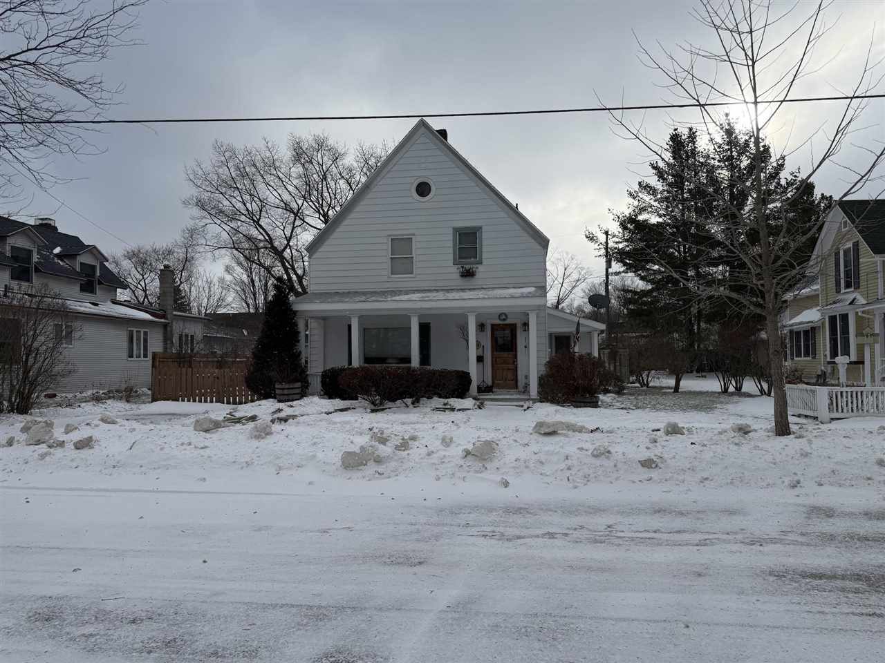 114 E Hurlbut Avenue