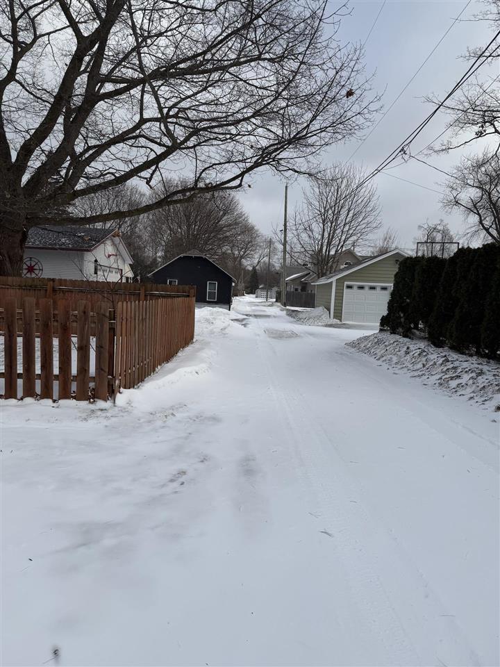 114 E Hurlbut Avenue