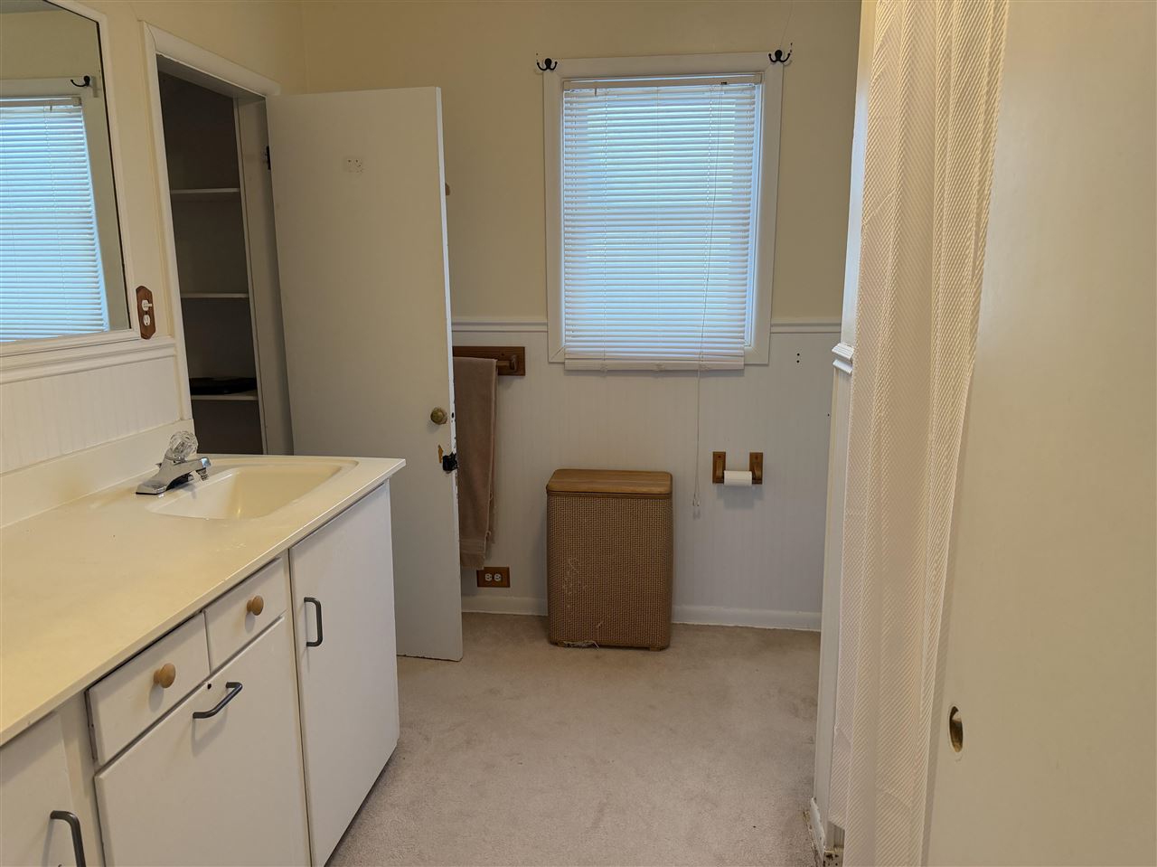 114 E Hurlbut Avenue