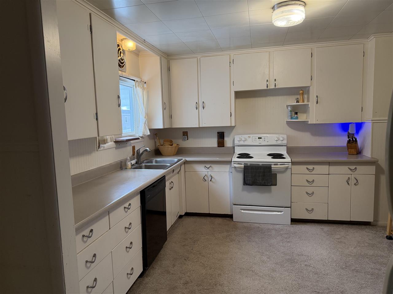 114 E Hurlbut Avenue