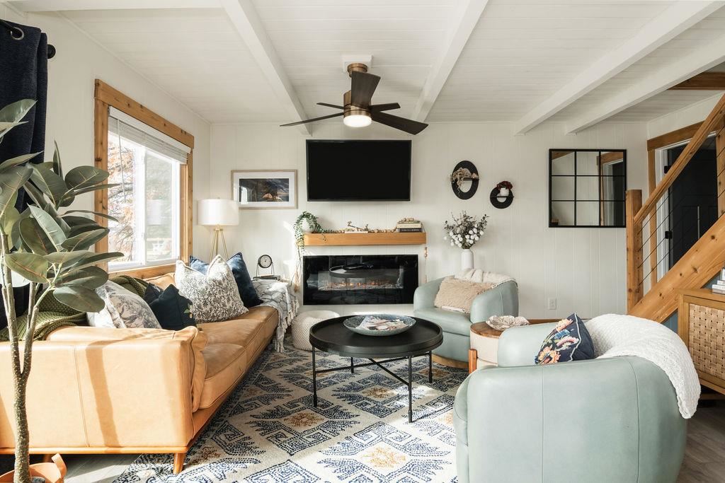 3333 Hill View