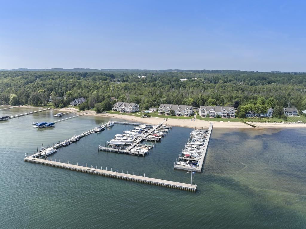 6044 Pine Lake Club Drive Unit: 83