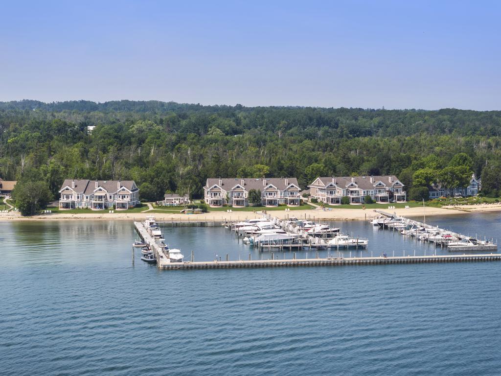 6044 Pine Lake Club Drive Unit: 83