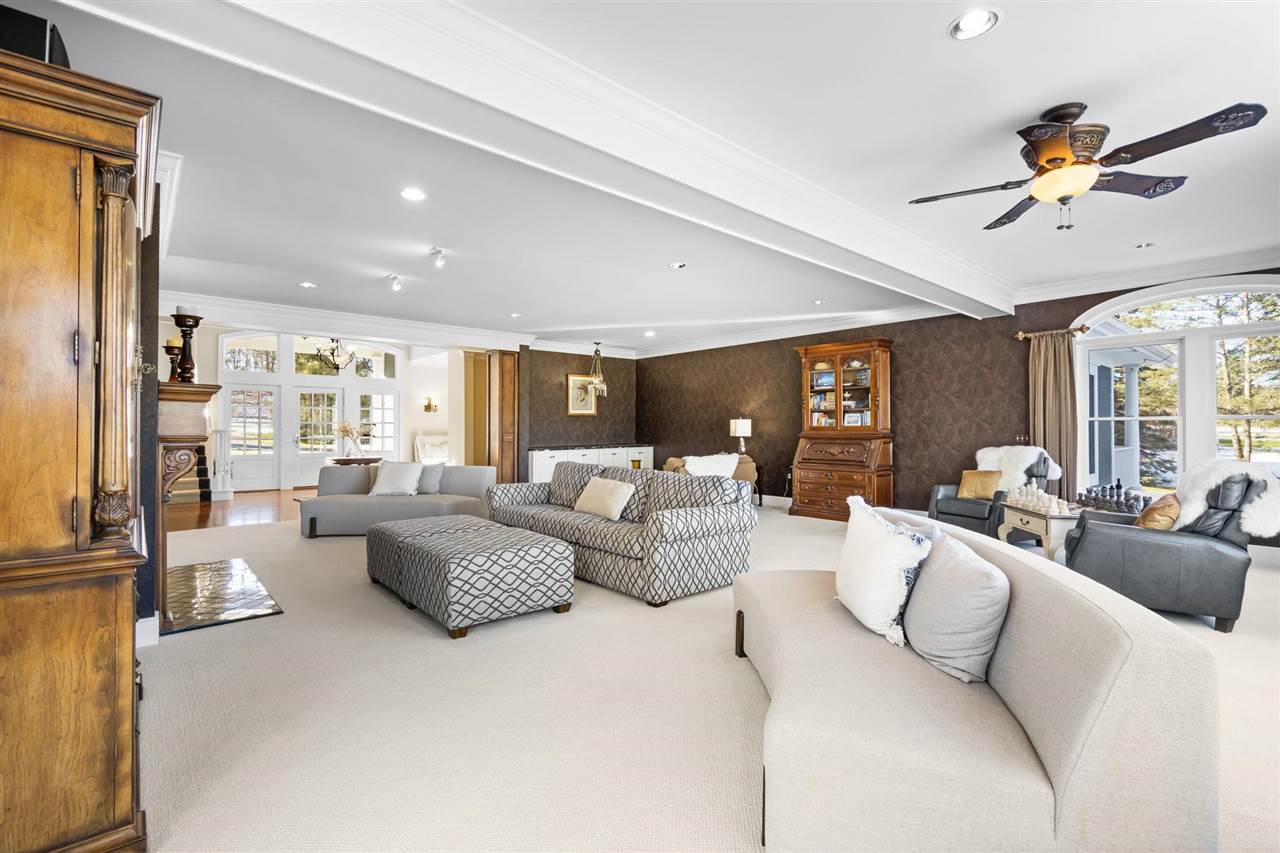 2286 Pinecrest