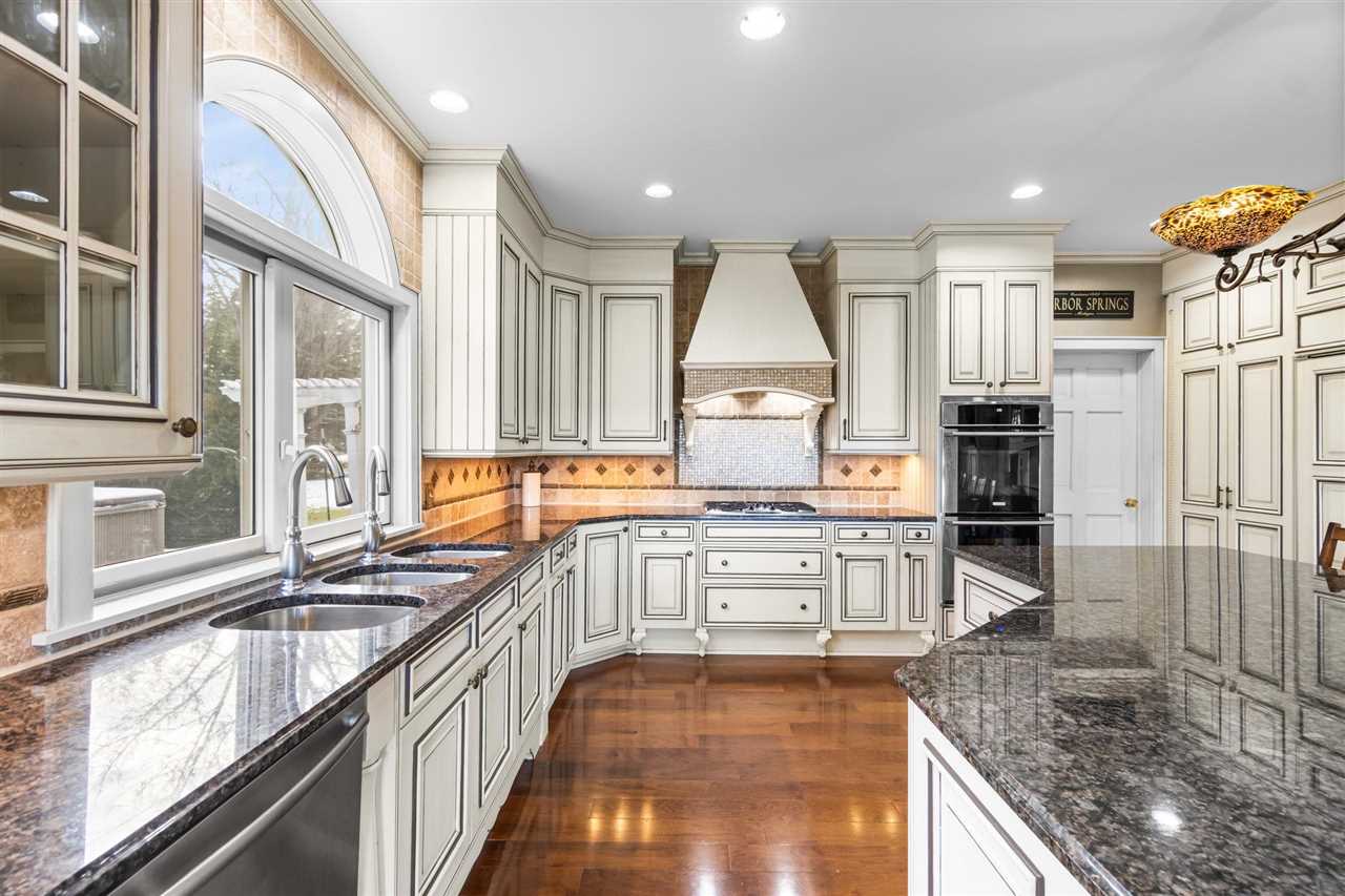 2286 Pinecrest