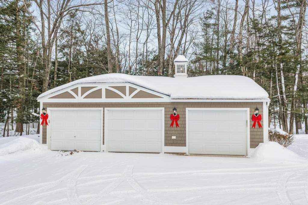 5243 W Lake Road