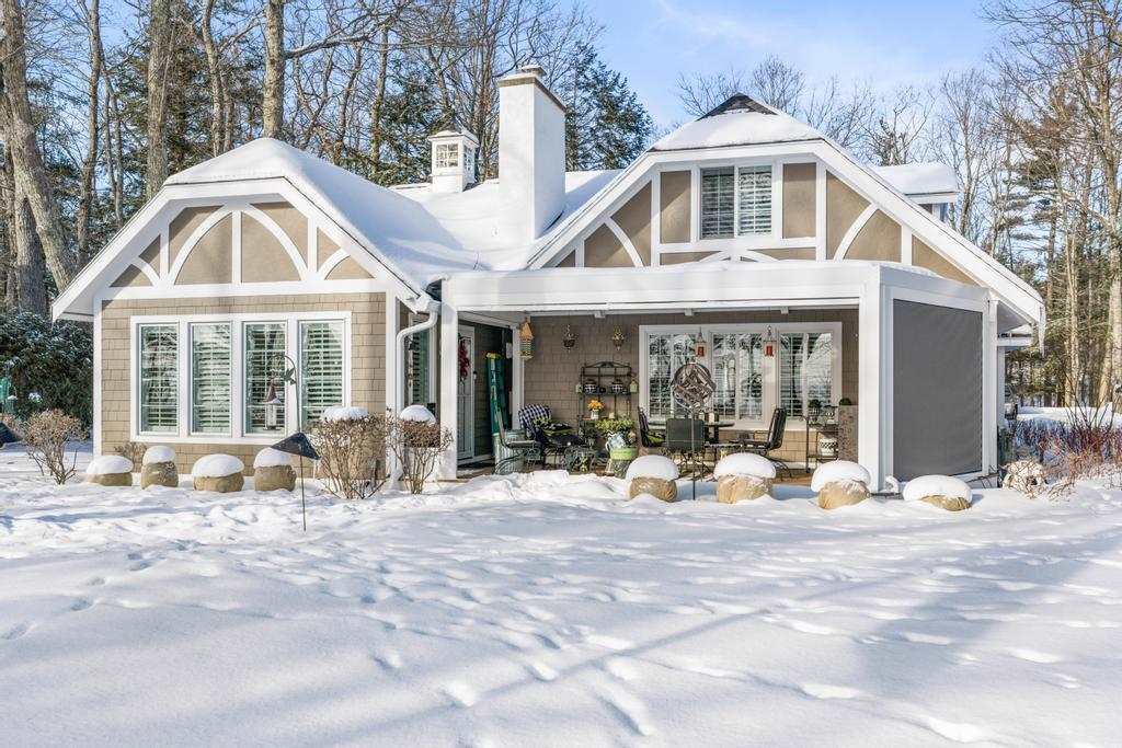 5243 W Lake Road