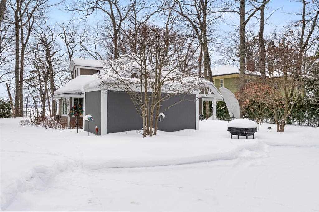5243 W Lake Road
