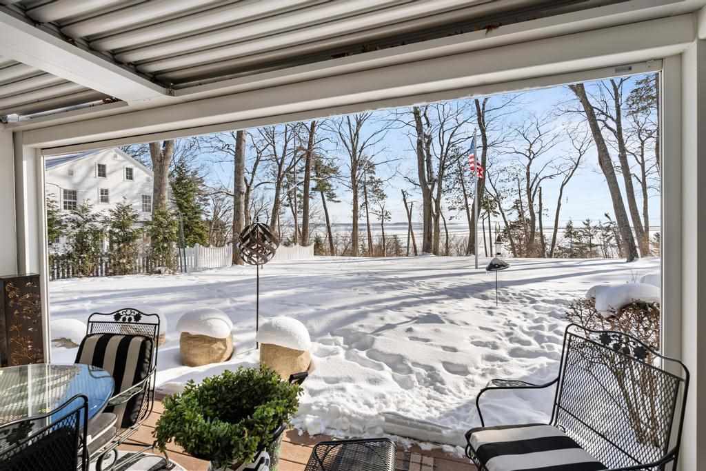 5243 W Lake Road