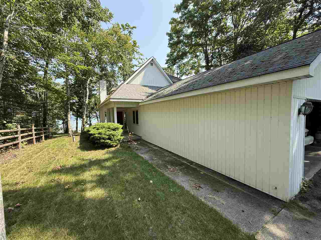 6403 Nine Mile Pt Drive