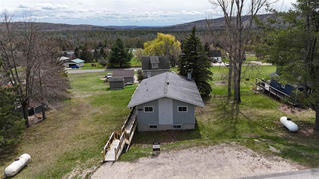 3343 Hill View
