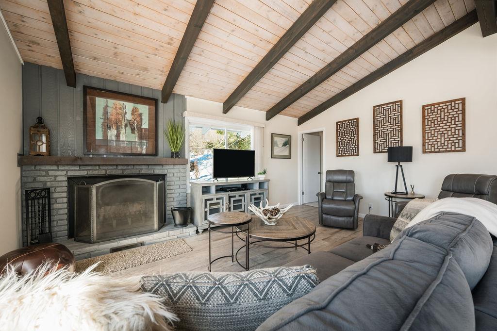 3343 Hill View