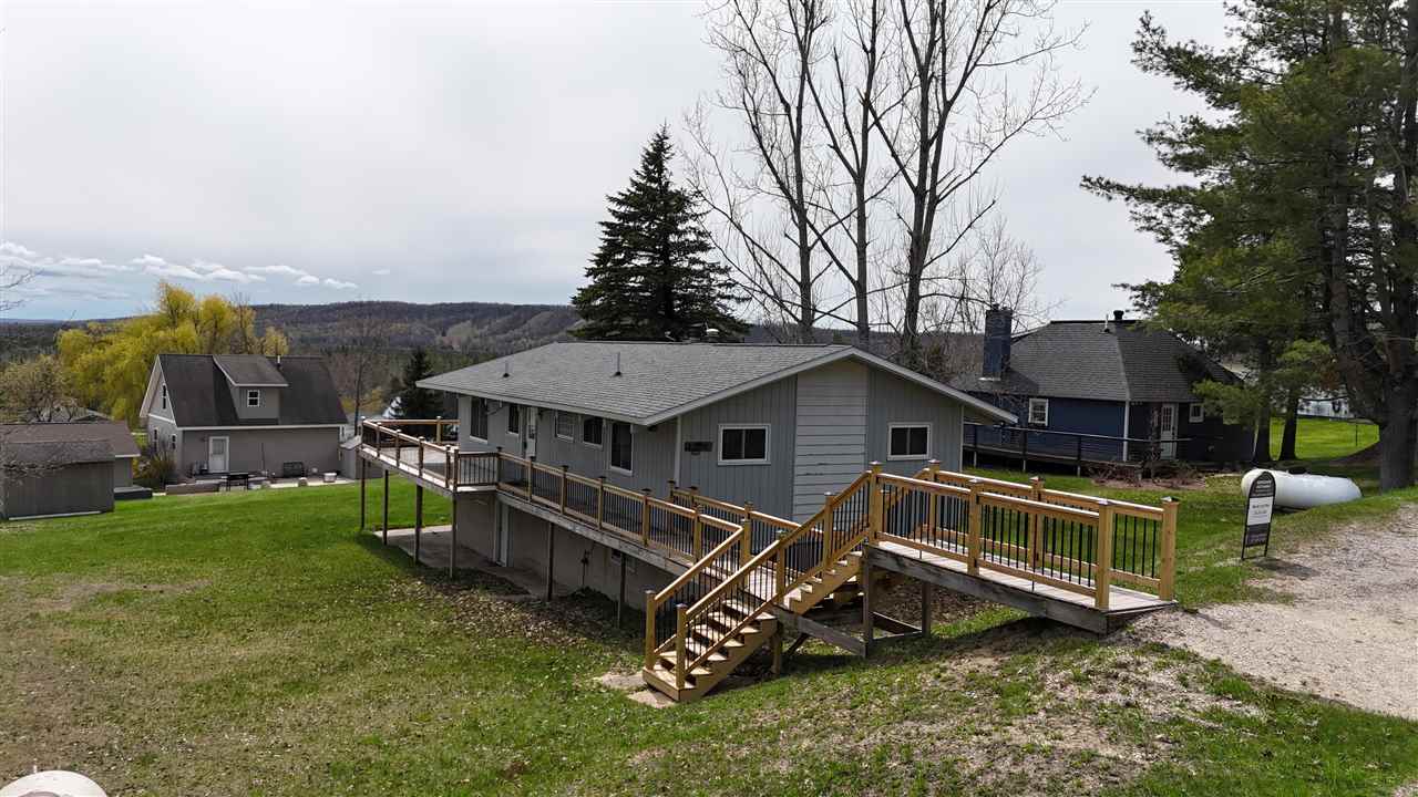 3343 Hill View