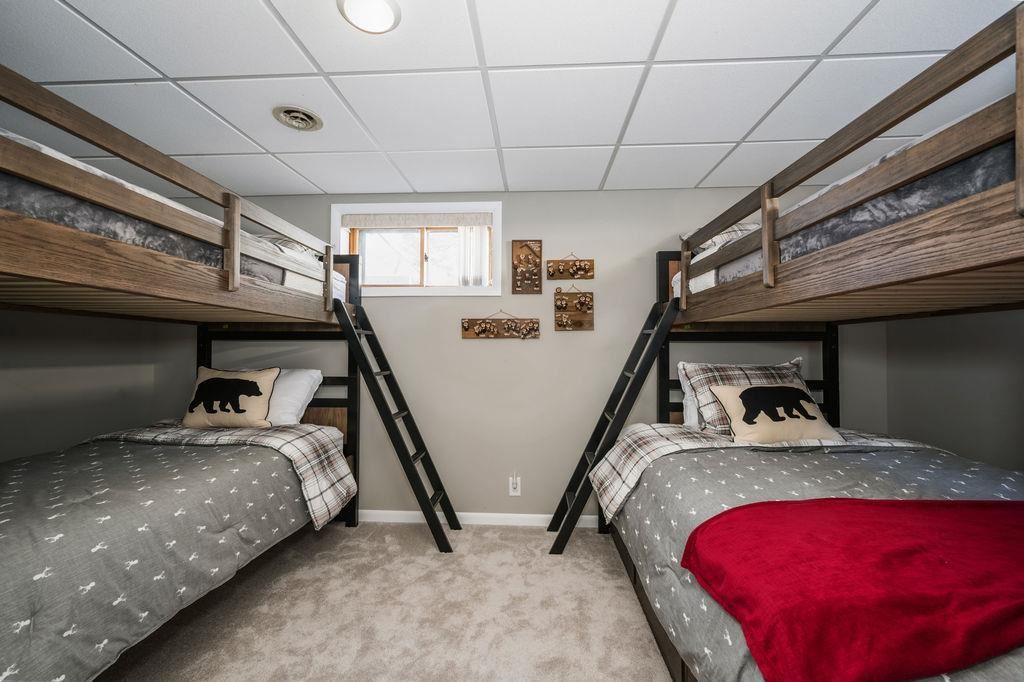 3343 Hill View