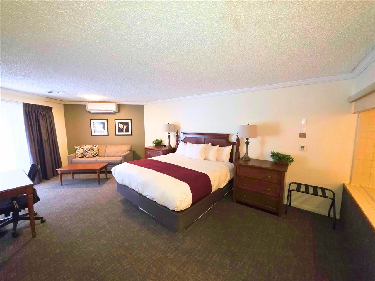 104 (#63) W Dixon Avenue Unit: Room 63