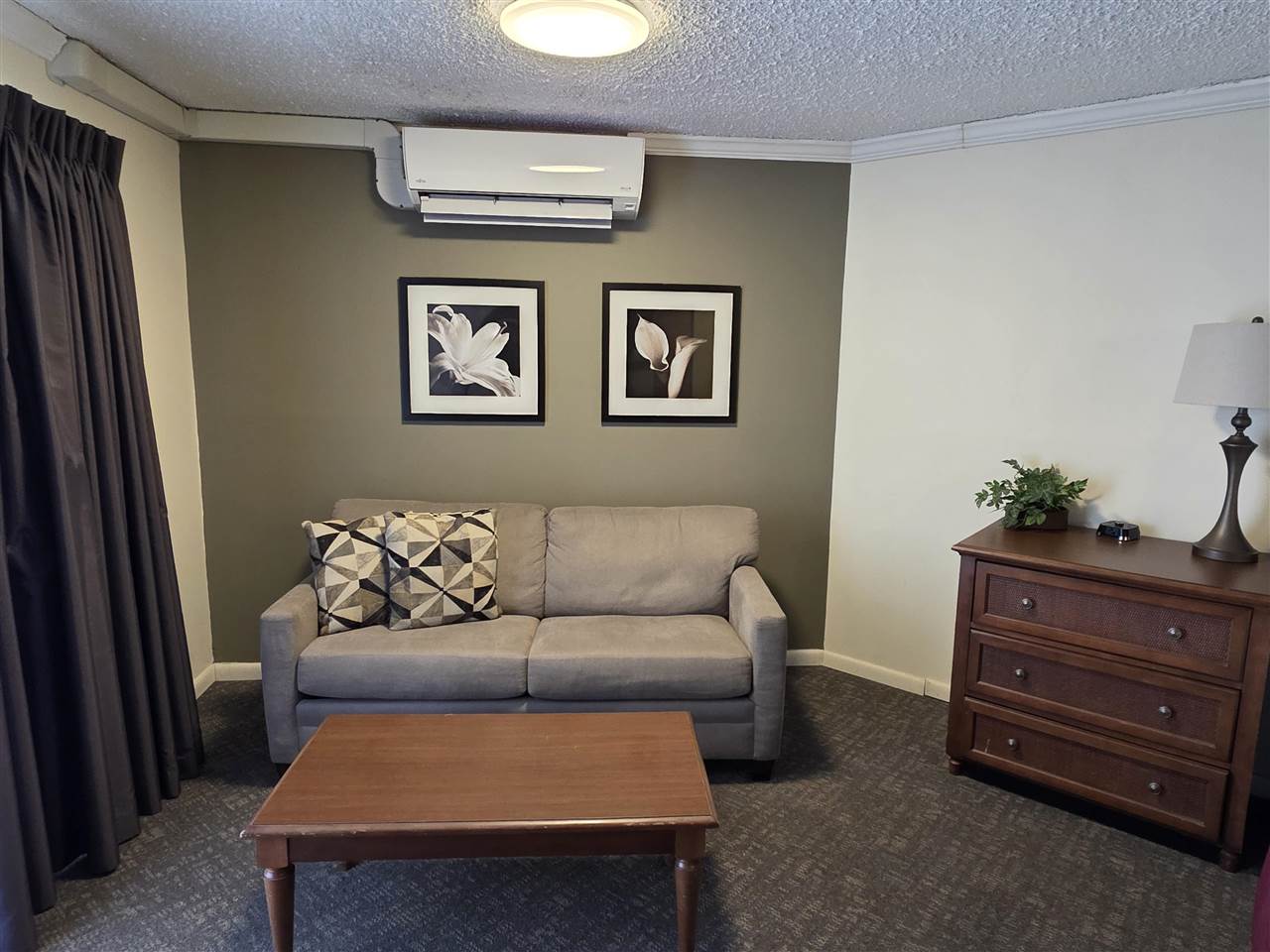 104 (#63) W Dixon Avenue Unit: Room 63