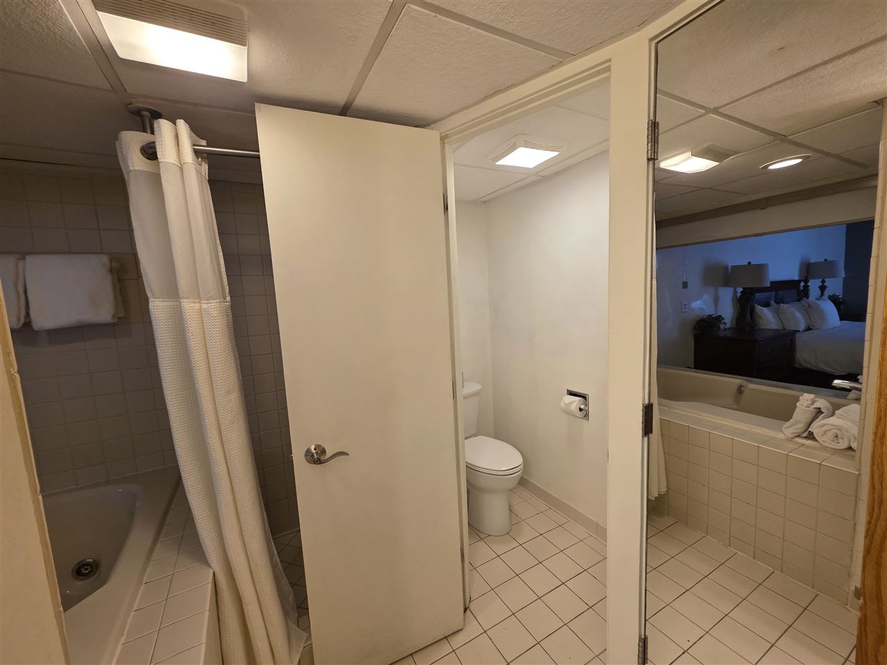 104 (#63) W Dixon Avenue Unit: Room 63