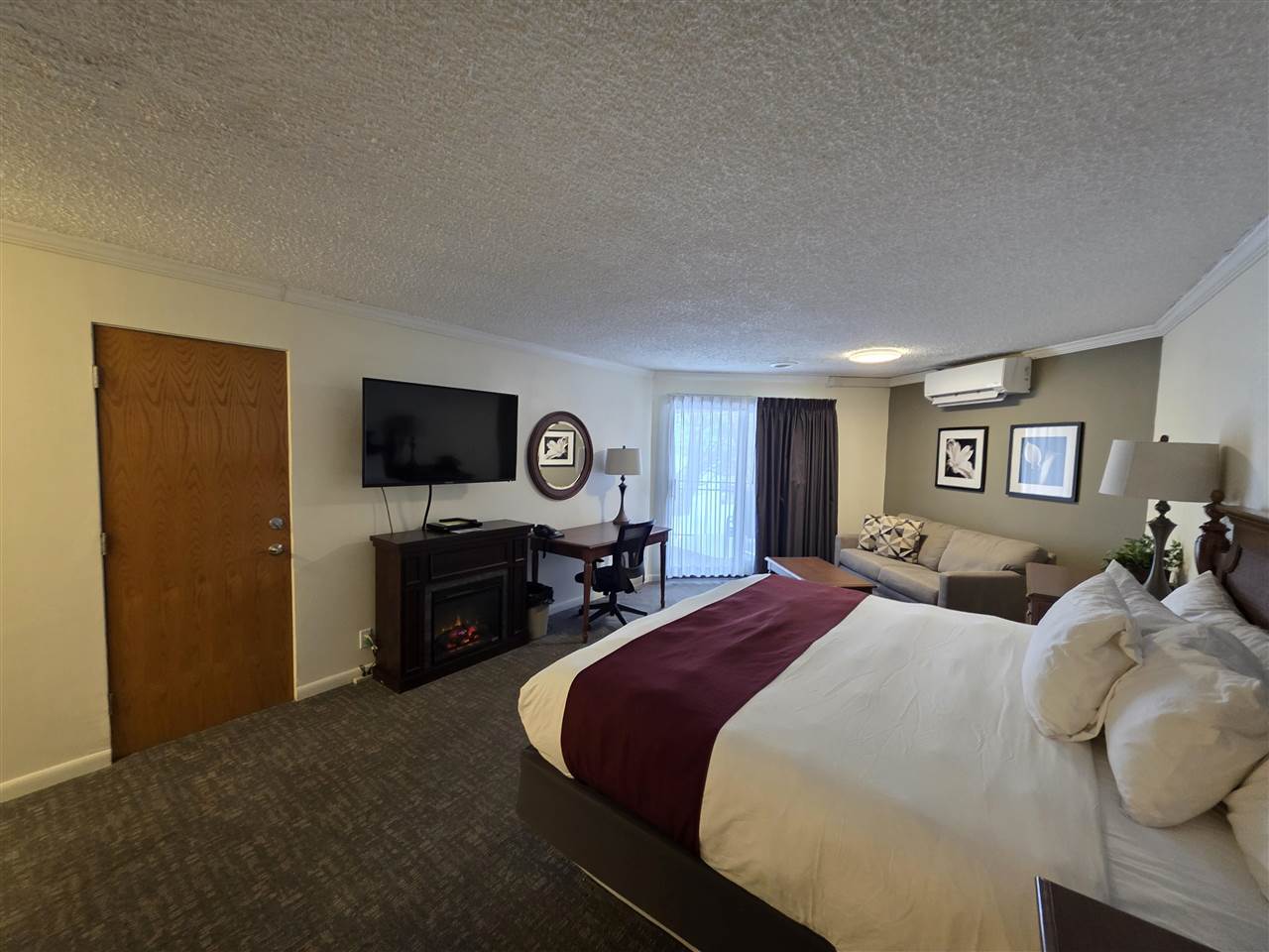 104 (#63) W Dixon Avenue Unit: Room 63