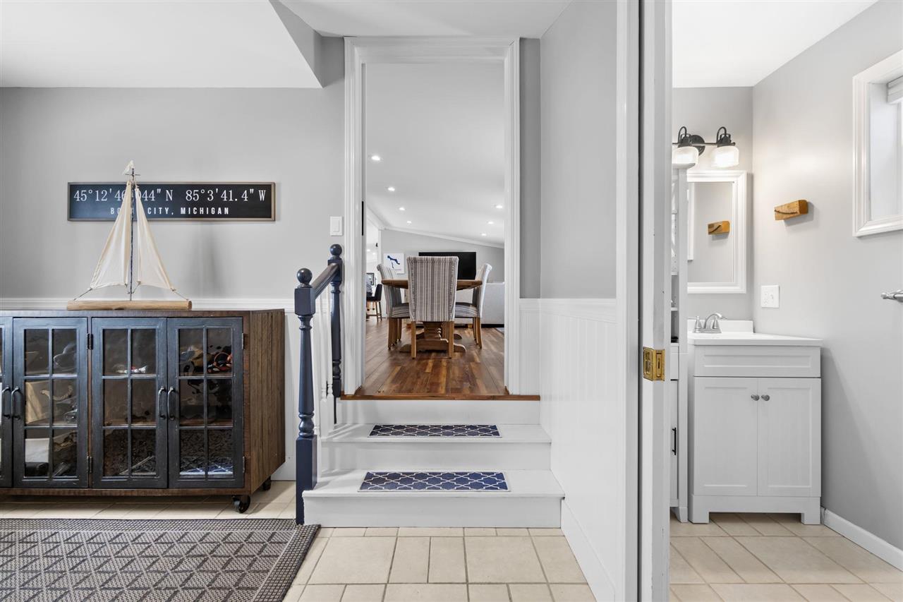 4136 Lakeshore Road