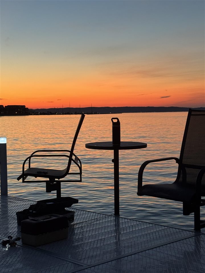 4136 Lakeshore Road