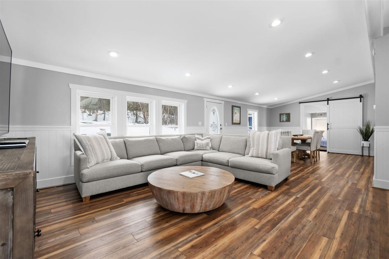 4136 Lakeshore Road