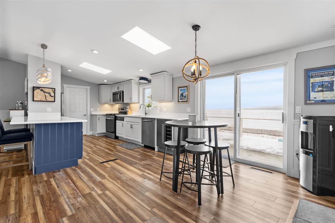 4136 Lakeshore Road