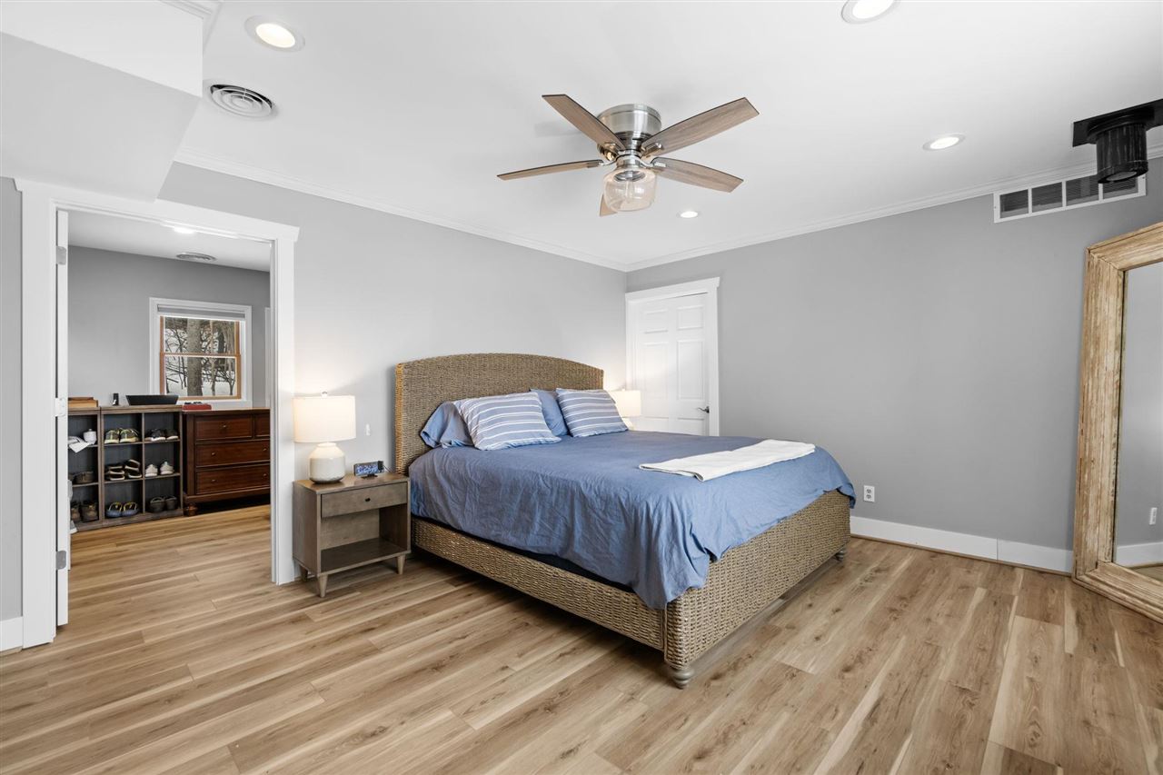 4136 Lakeshore Road