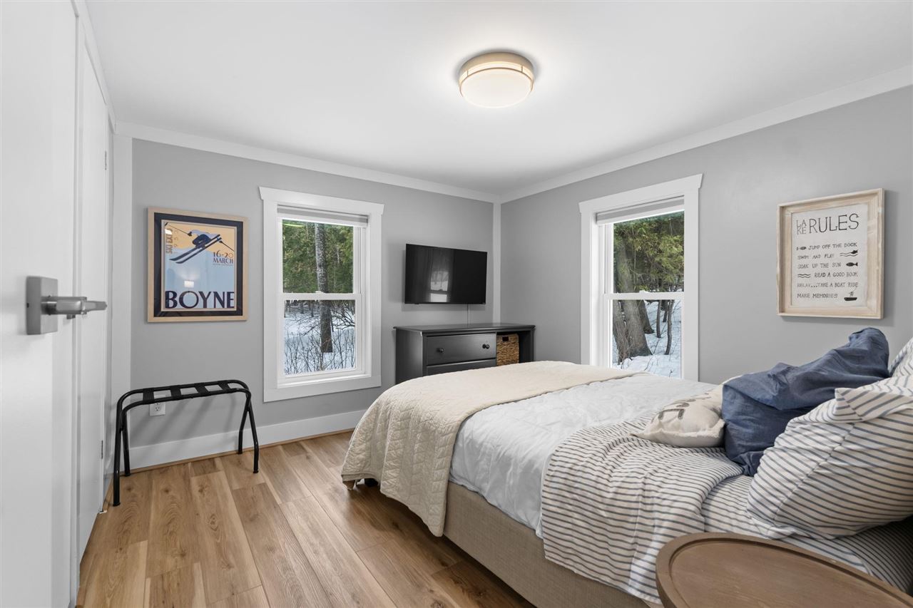 4136 Lakeshore Road