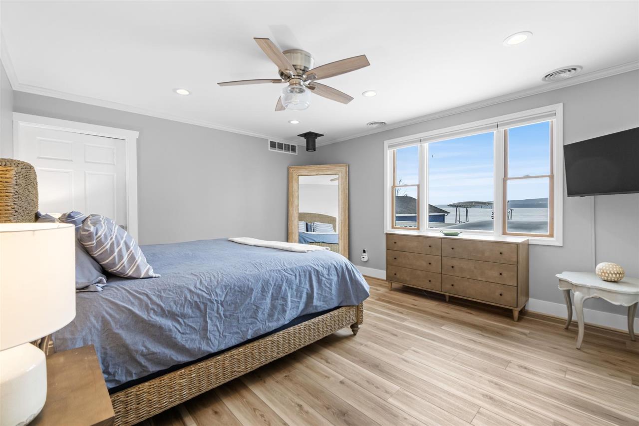 4136 Lakeshore Road
