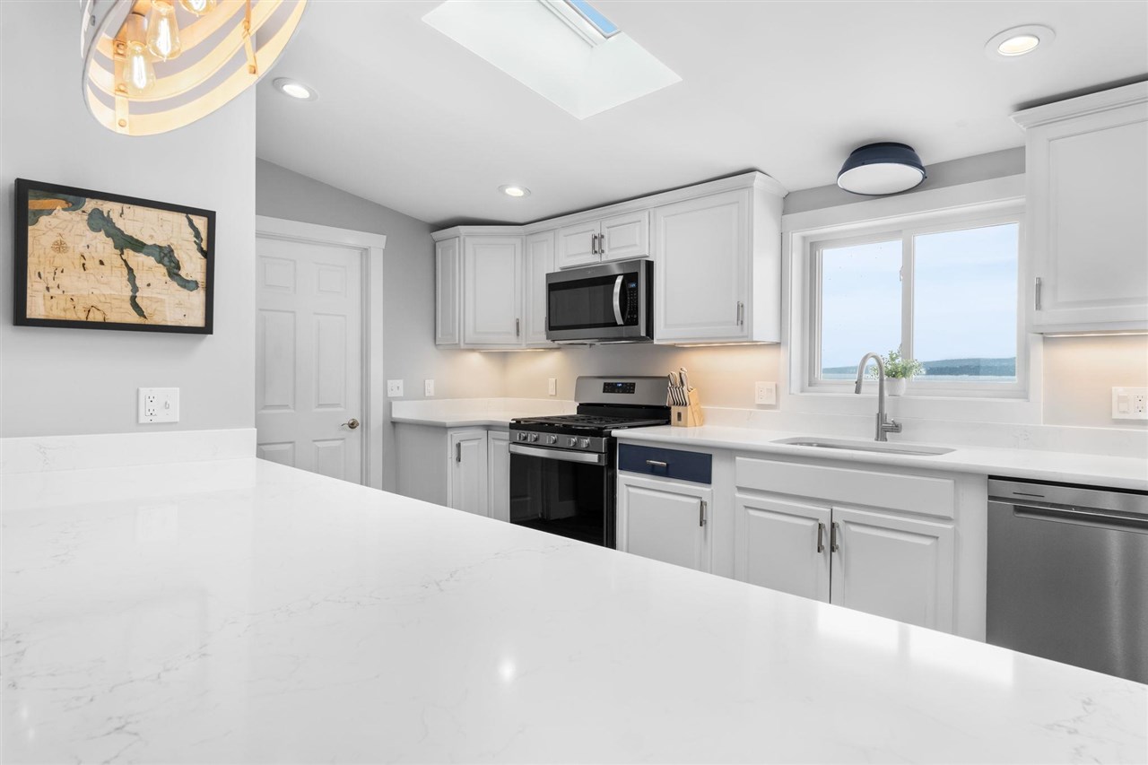 4136 Lakeshore Road
